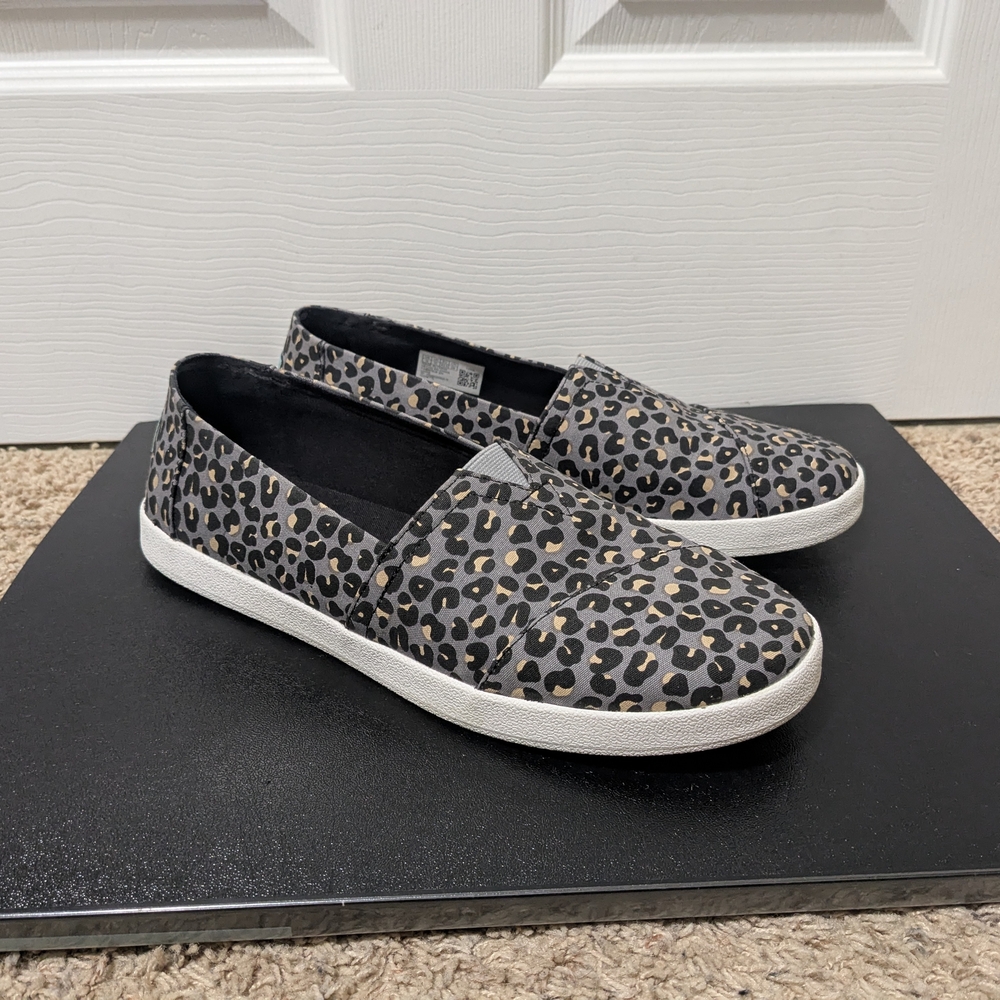 TOMS, Slip On Shoes, Women's Size 12, Gray Leopard Print
